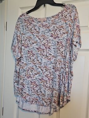 Philosophy White Scoop Neck Short Sleeve Top with Multi Paisley Print